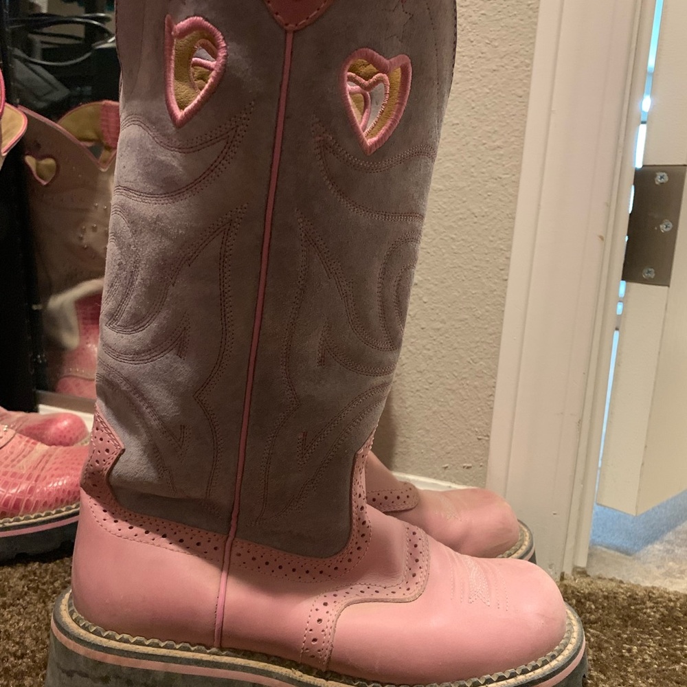 Ariat gently loved